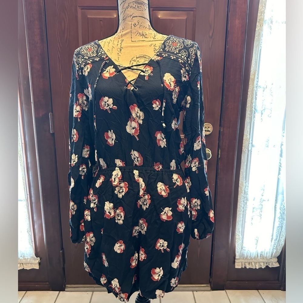 Abercrombie & Fitch Large Women’s Navy Floral Romper